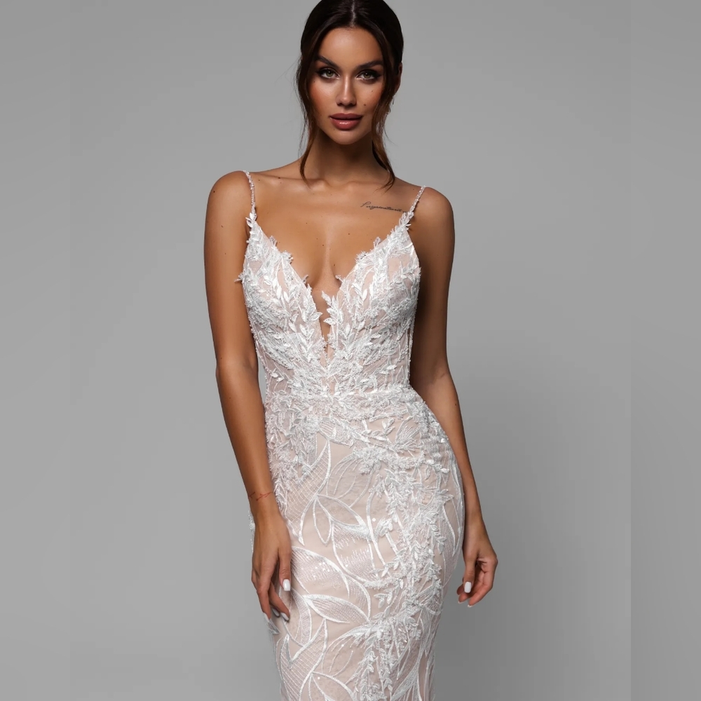 Nikola Wedding Dress size 12 FREE garment bag Floor Sample